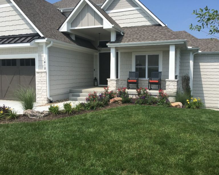 Landscaping Tips To Help Sell Your Kansas City, Missouri Home